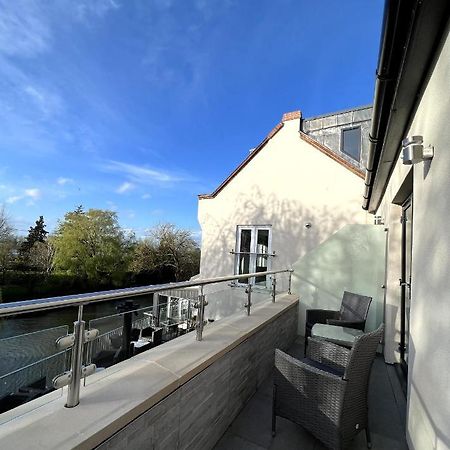 Bed and Breakfast The Three Pickerels Mepal Екстер'єр фото