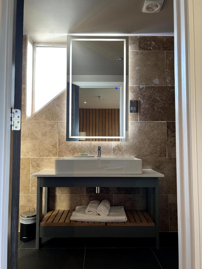 Bed and Breakfast The Three Pickerels Mepal Екстер'єр фото